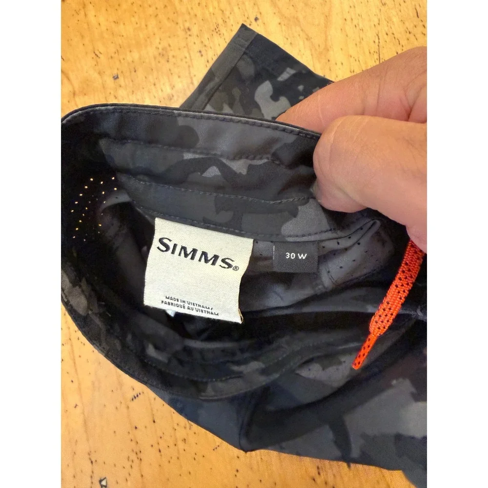 Simms Fishing Shorts Size 30 Mens Gray Camo Board Shorts Quick Dry Cargo Pockets